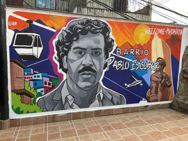 mural en el Barrio pablo escobar
